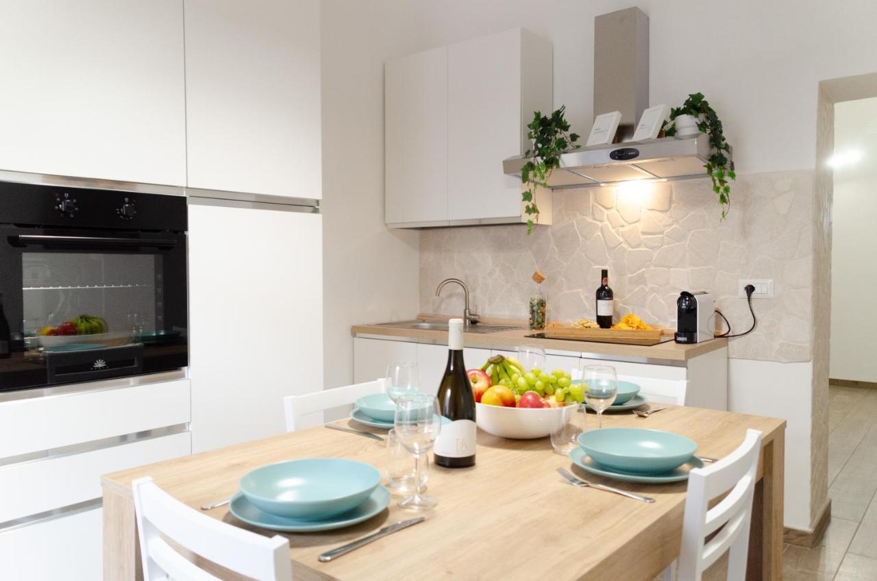 Modern Stone Apartment In The Heart Of Bari Eksteriør bilde