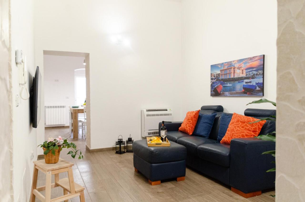 Modern Stone Apartment In The Heart Of Bari Eksteriør bilde