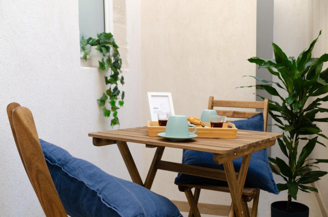 Modern Stone Apartment In The Heart Of Bari Eksteriør bilde