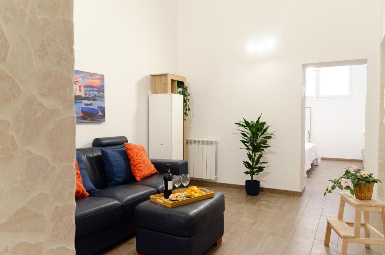 Modern Stone Apartment In The Heart Of Bari Eksteriør bilde