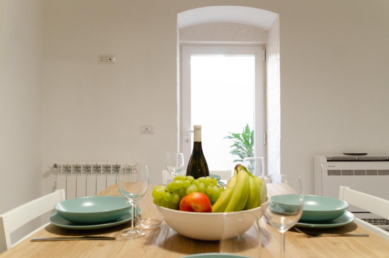 Modern Stone Apartment In The Heart Of Bari Eksteriør bilde