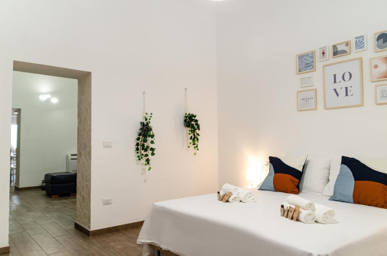 Modern Stone Apartment In The Heart Of Bari Eksteriør bilde