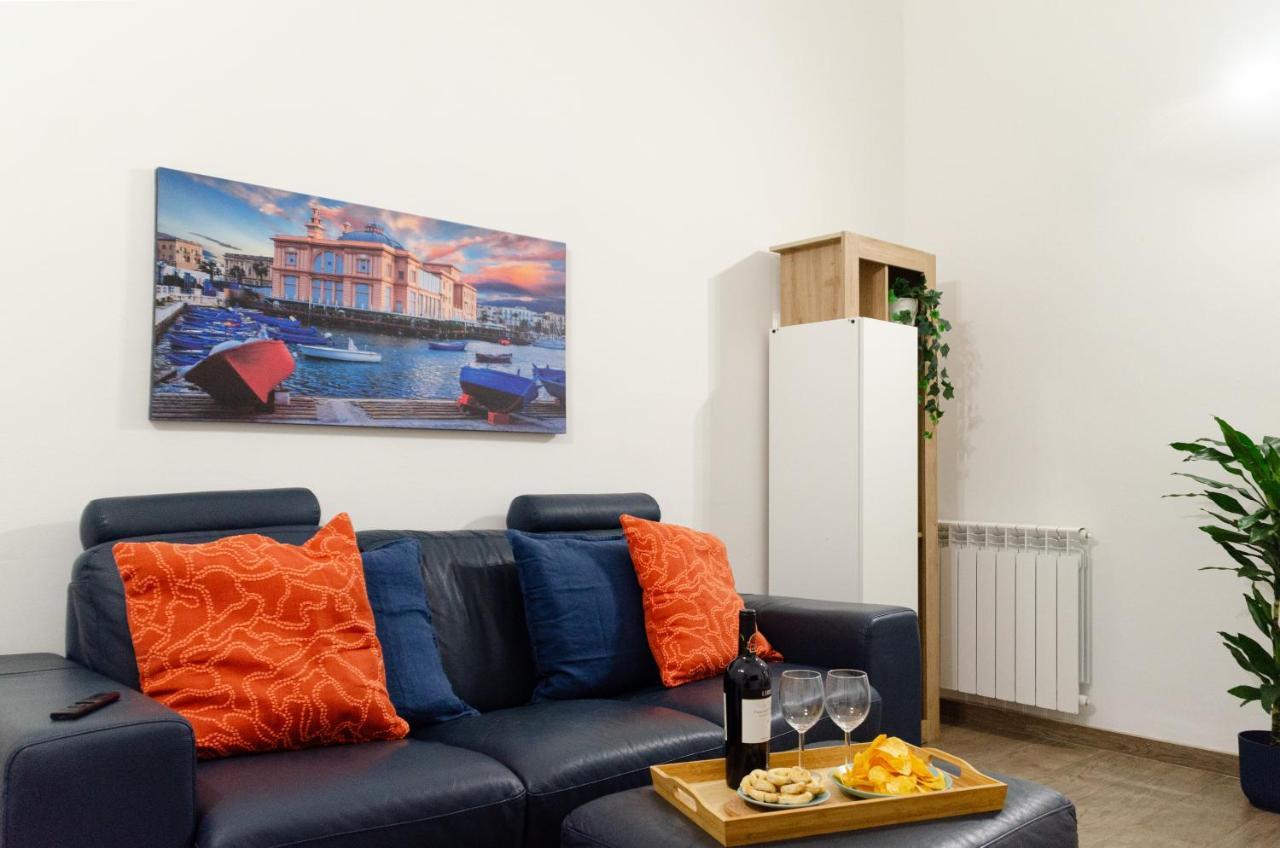 Modern Stone Apartment In The Heart Of Bari Eksteriør bilde
