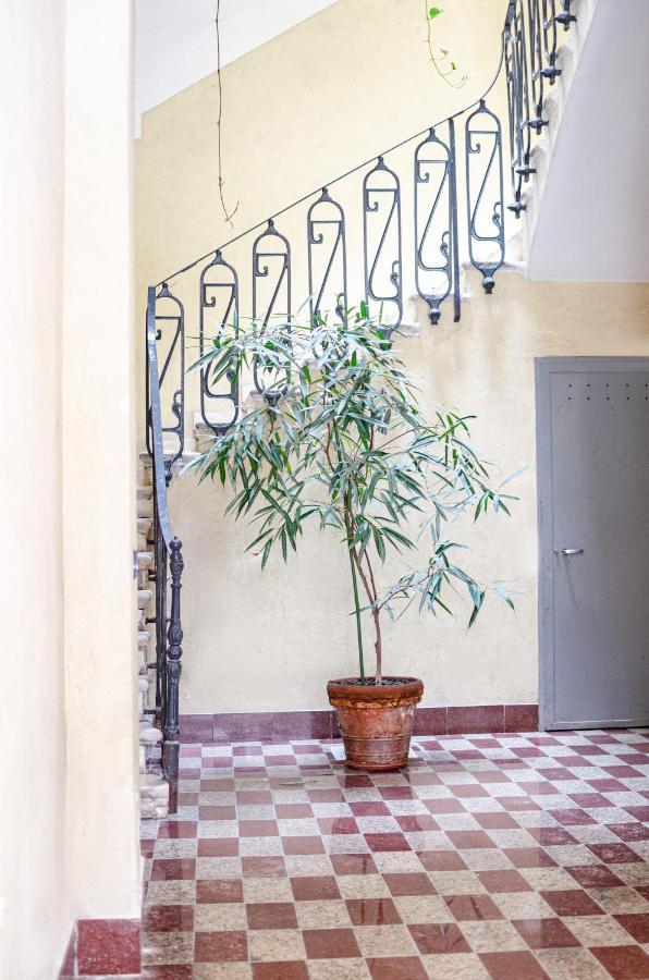 Modern Stone Apartment In The Heart Of Bari Eksteriør bilde