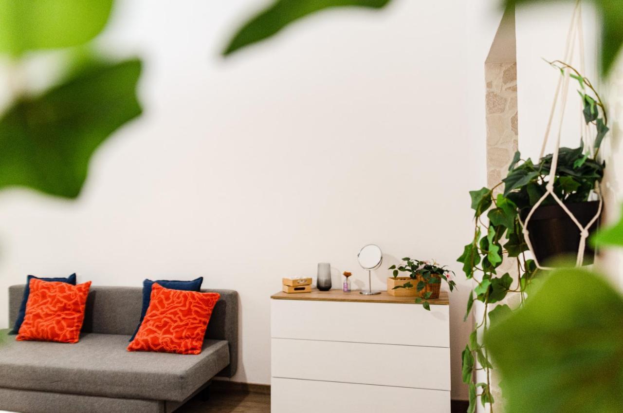 Modern Stone Apartment In The Heart Of Bari Eksteriør bilde