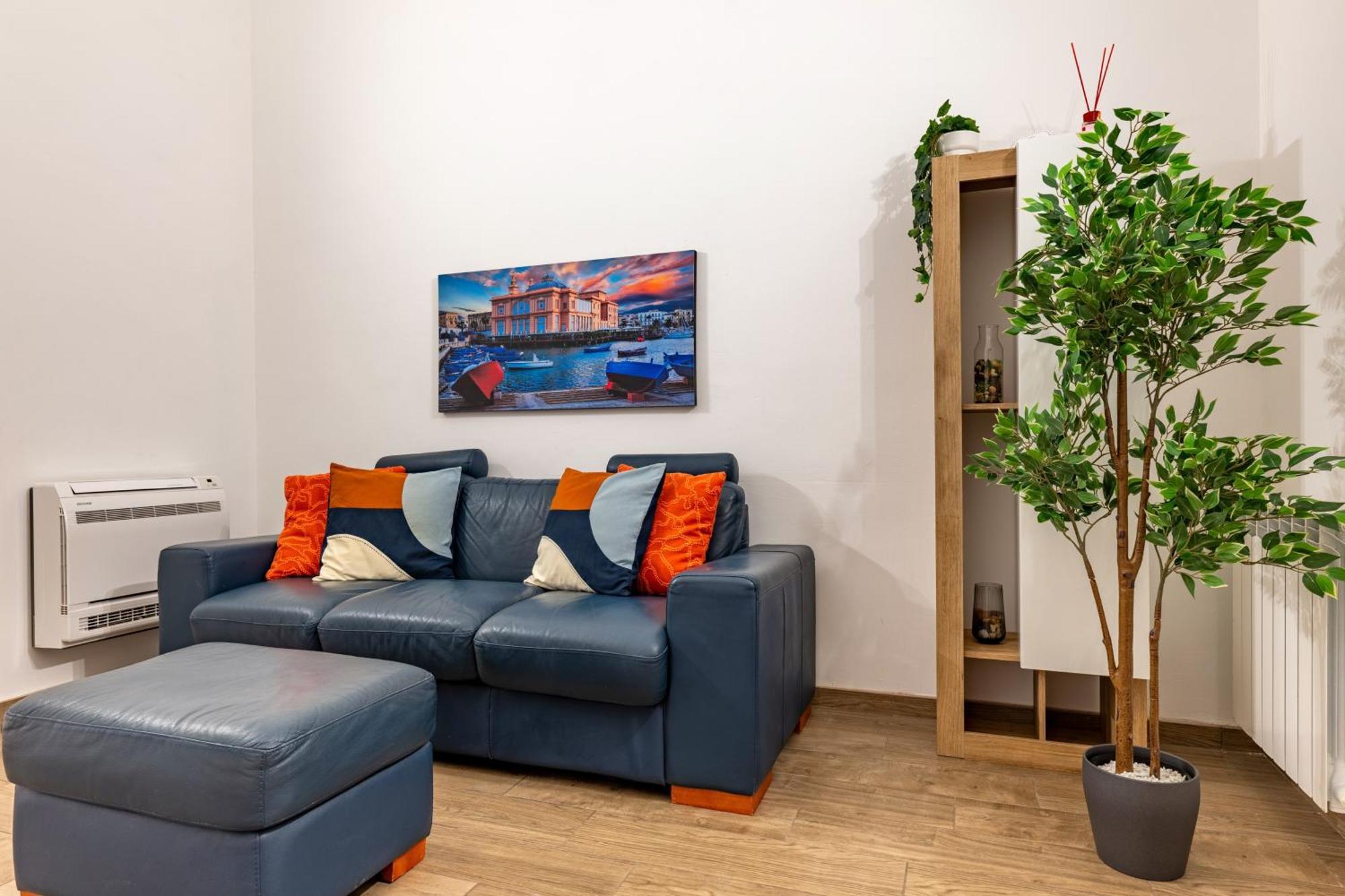Modern Stone Apartment In The Heart Of Bari Eksteriør bilde