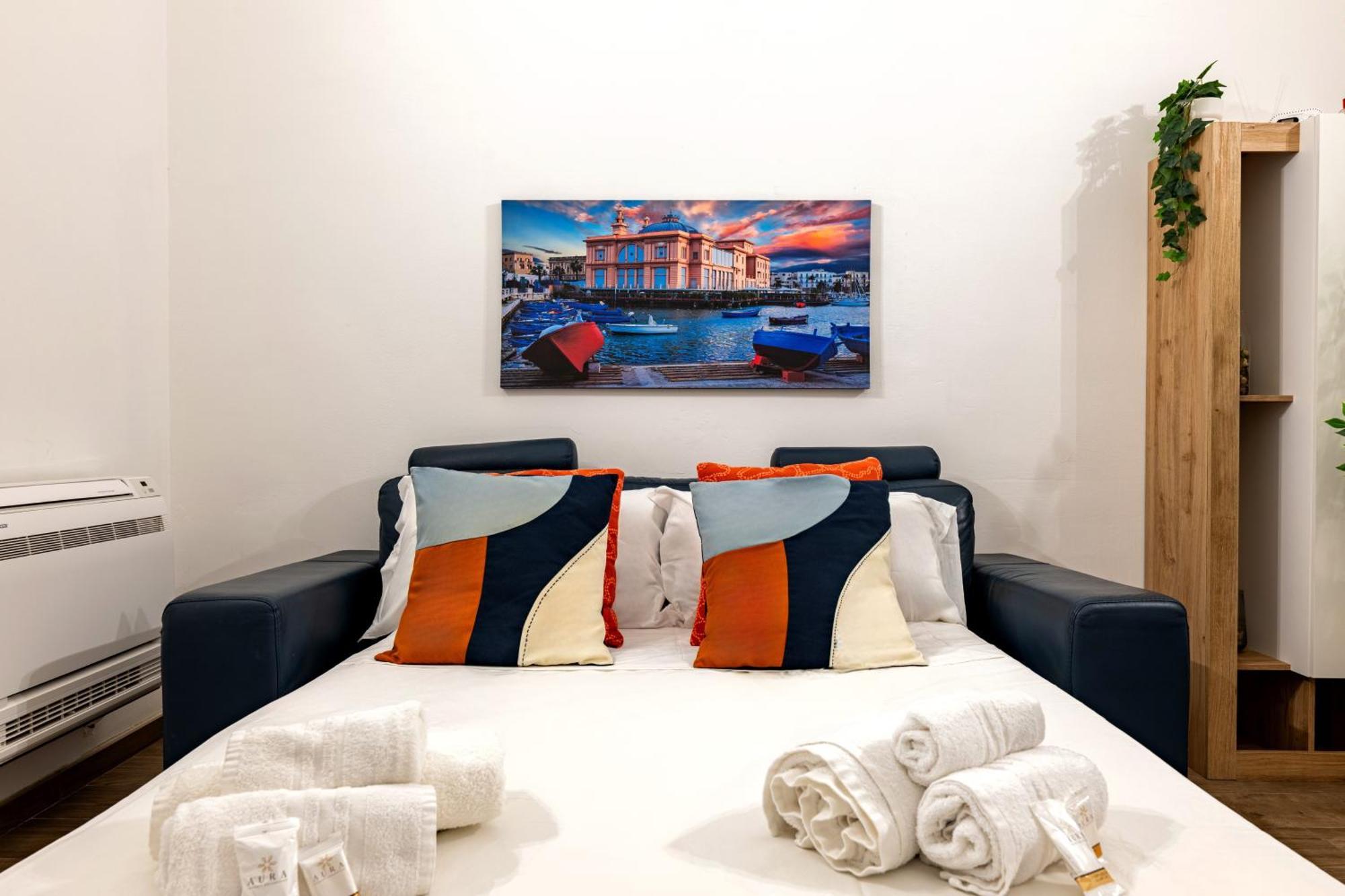 Modern Stone Apartment In The Heart Of Bari Eksteriør bilde