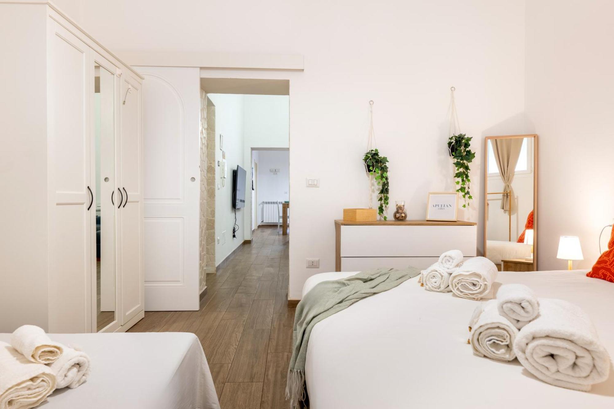 Modern Stone Apartment In The Heart Of Bari Eksteriør bilde