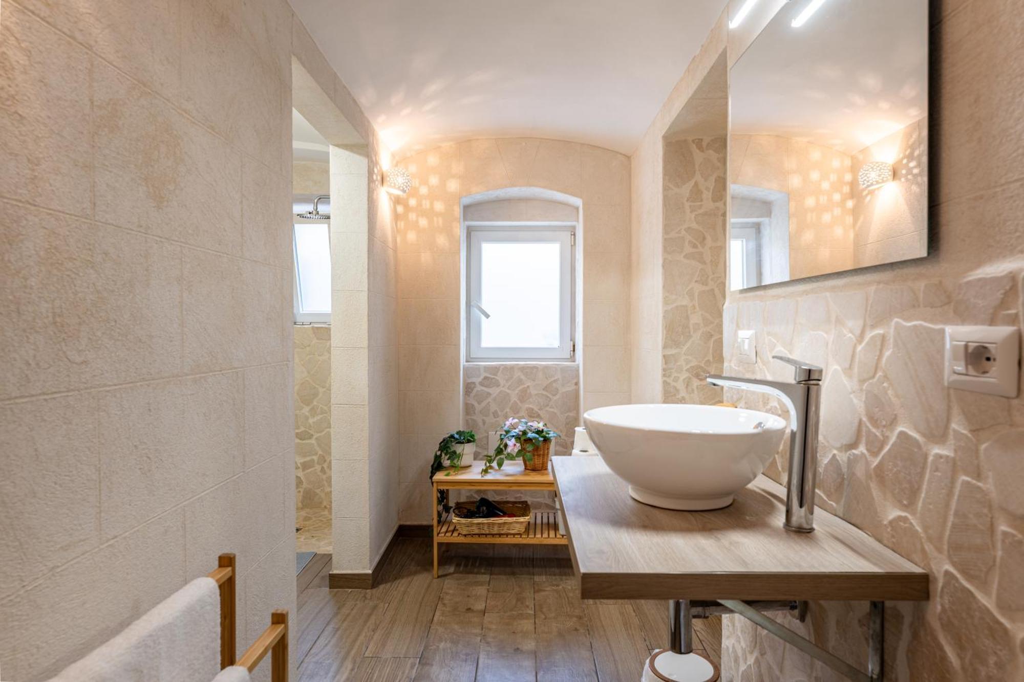 Modern Stone Apartment In The Heart Of Bari Eksteriør bilde