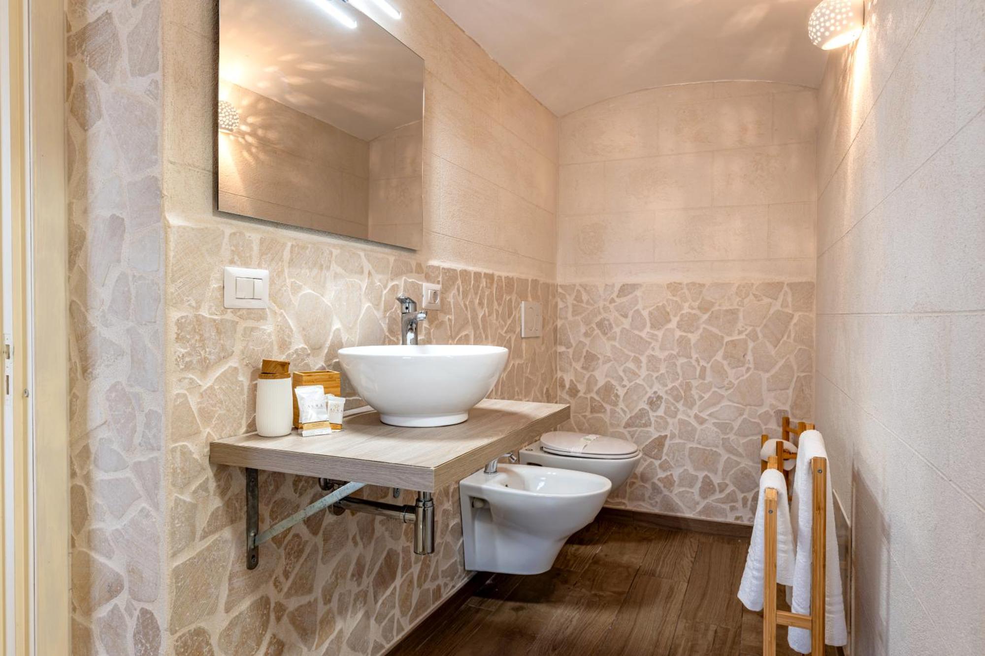 Modern Stone Apartment In The Heart Of Bari Eksteriør bilde