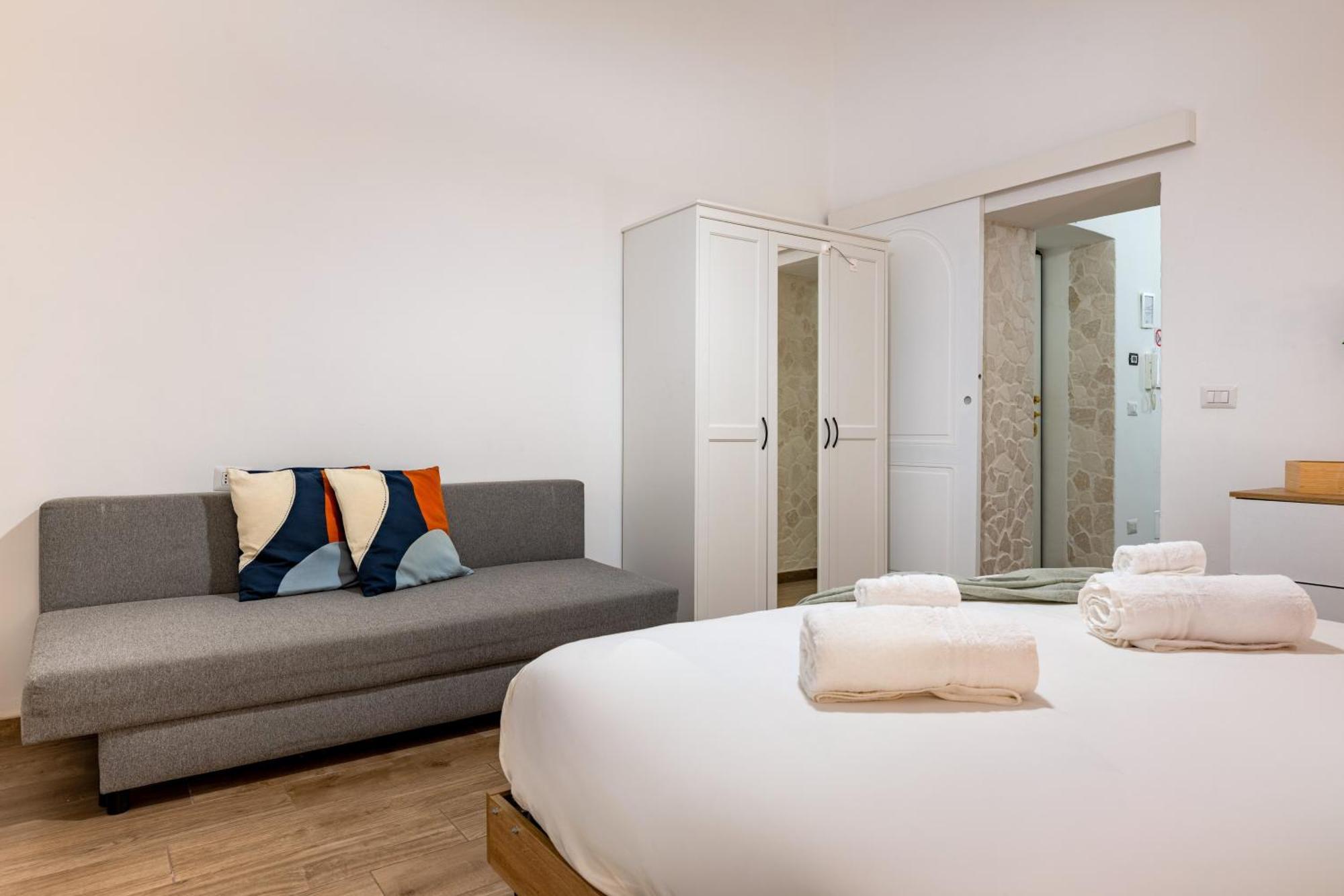Modern Stone Apartment In The Heart Of Bari Eksteriør bilde