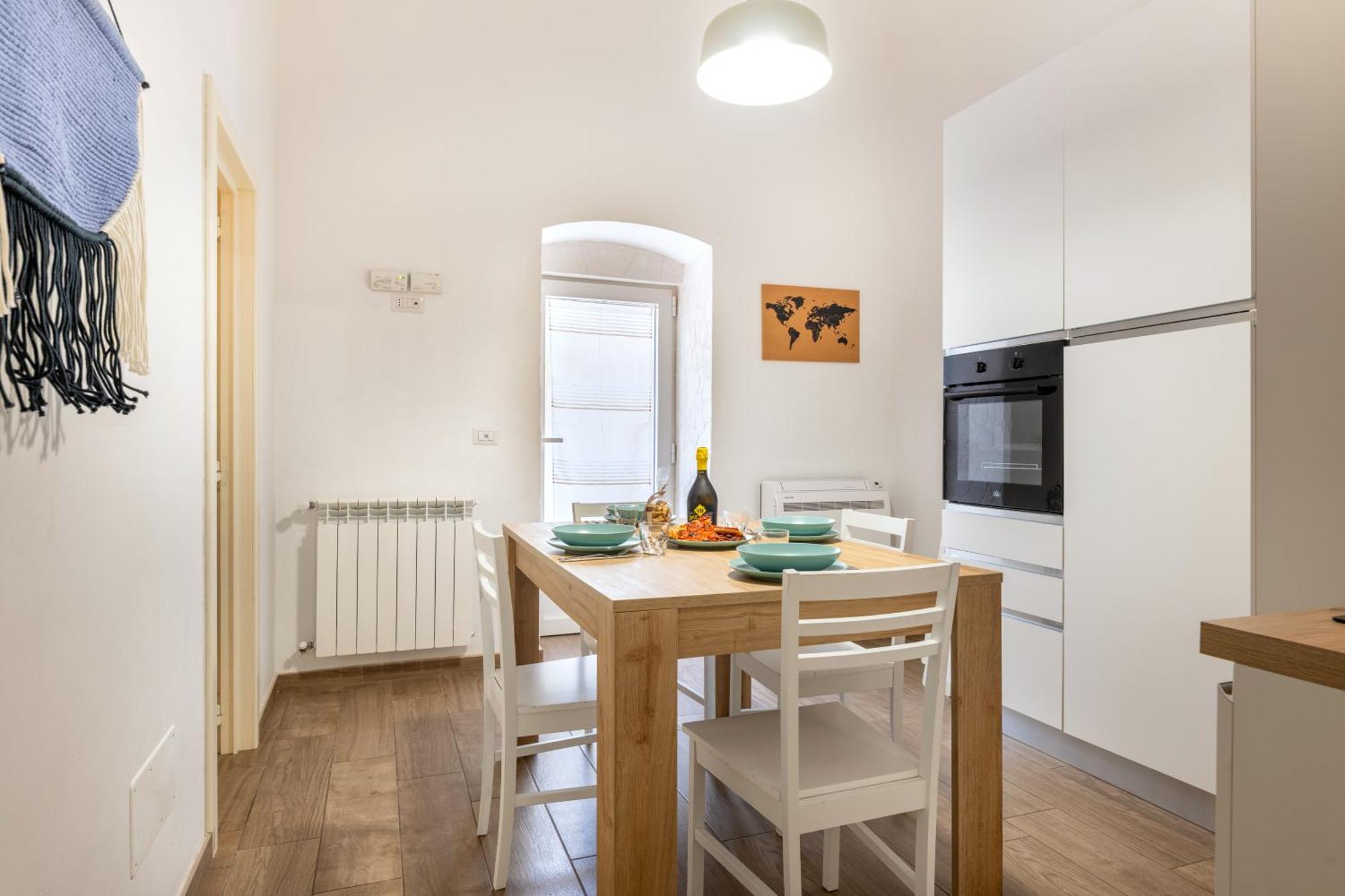 Modern Stone Apartment In The Heart Of Bari Eksteriør bilde
