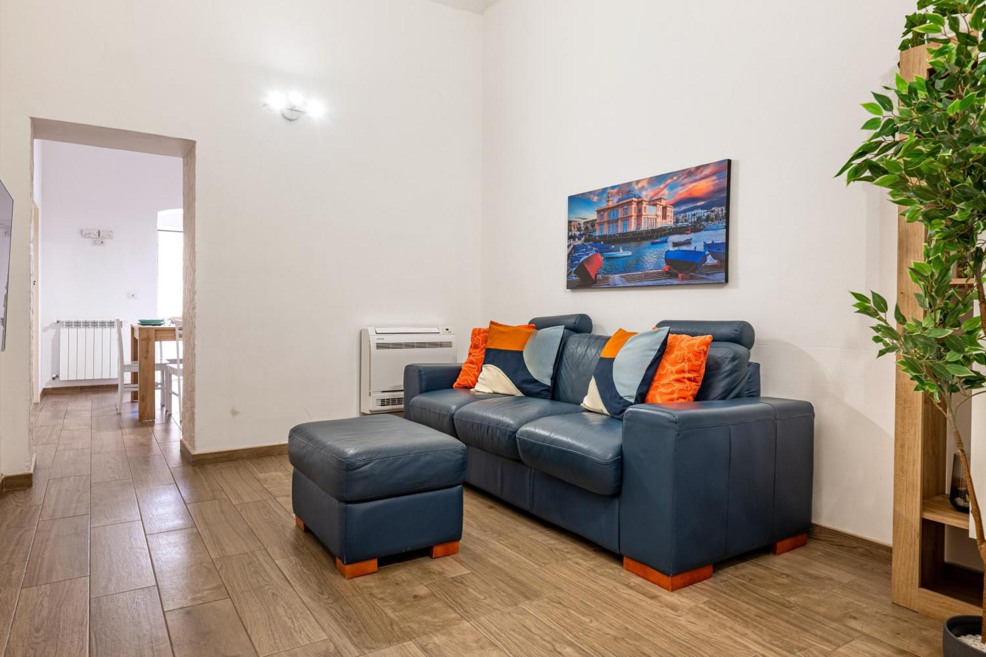 Modern Stone Apartment In The Heart Of Bari Eksteriør bilde