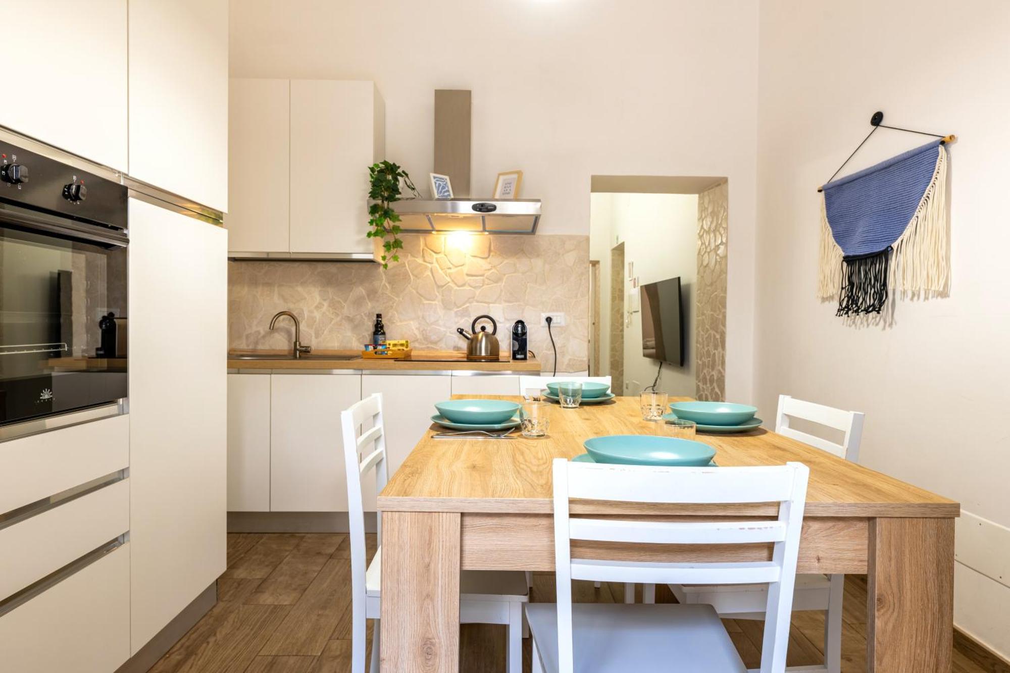 Modern Stone Apartment In The Heart Of Bari Eksteriør bilde