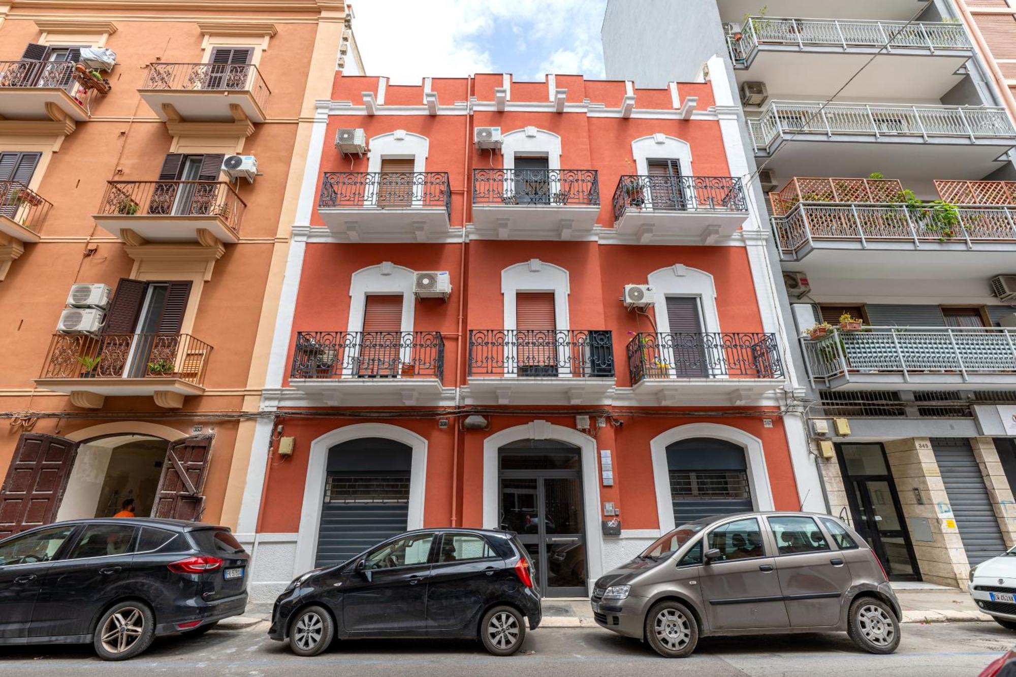 Modern Stone Apartment In The Heart Of Bari Eksteriør bilde