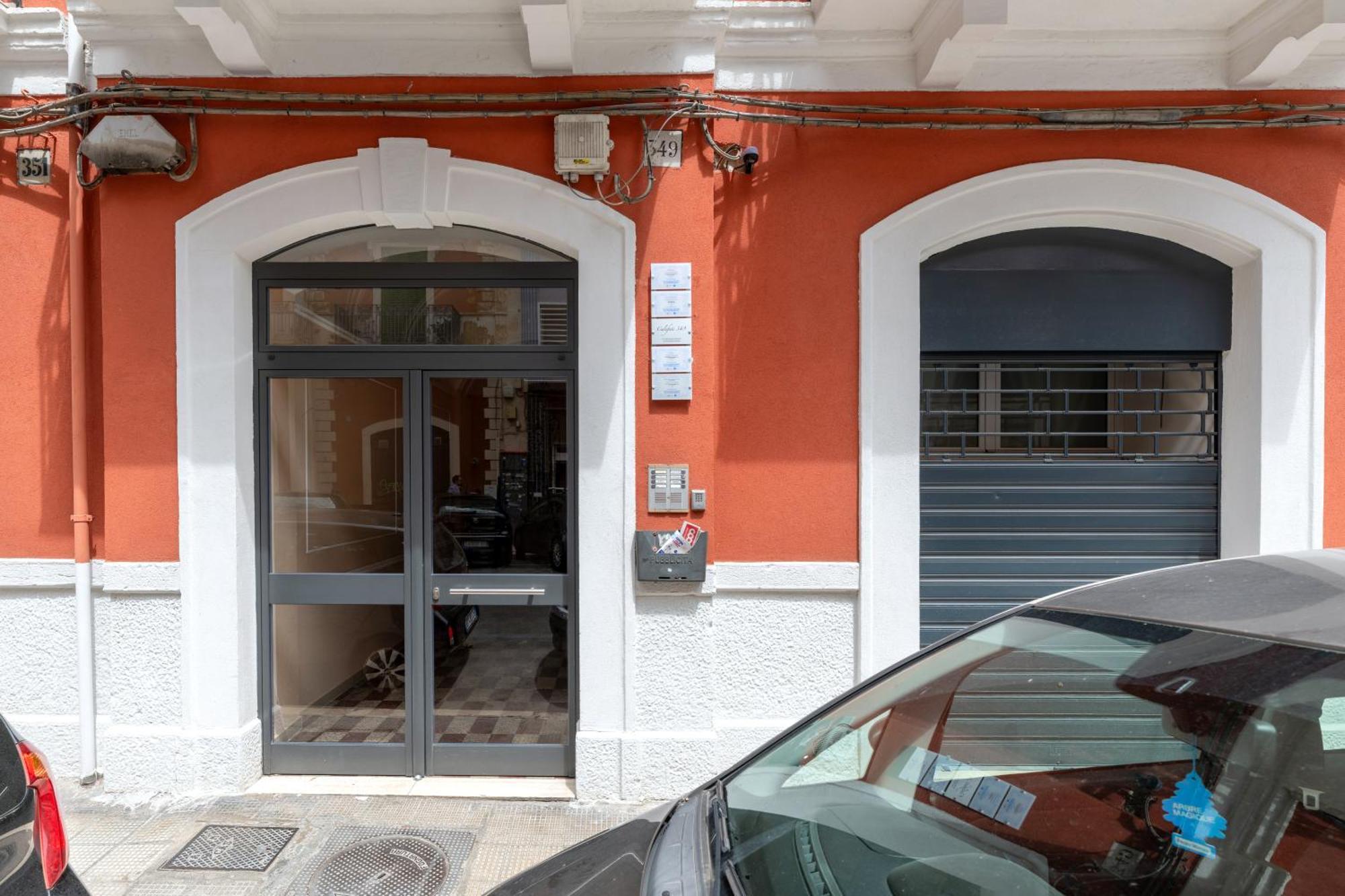 Modern Stone Apartment In The Heart Of Bari Eksteriør bilde