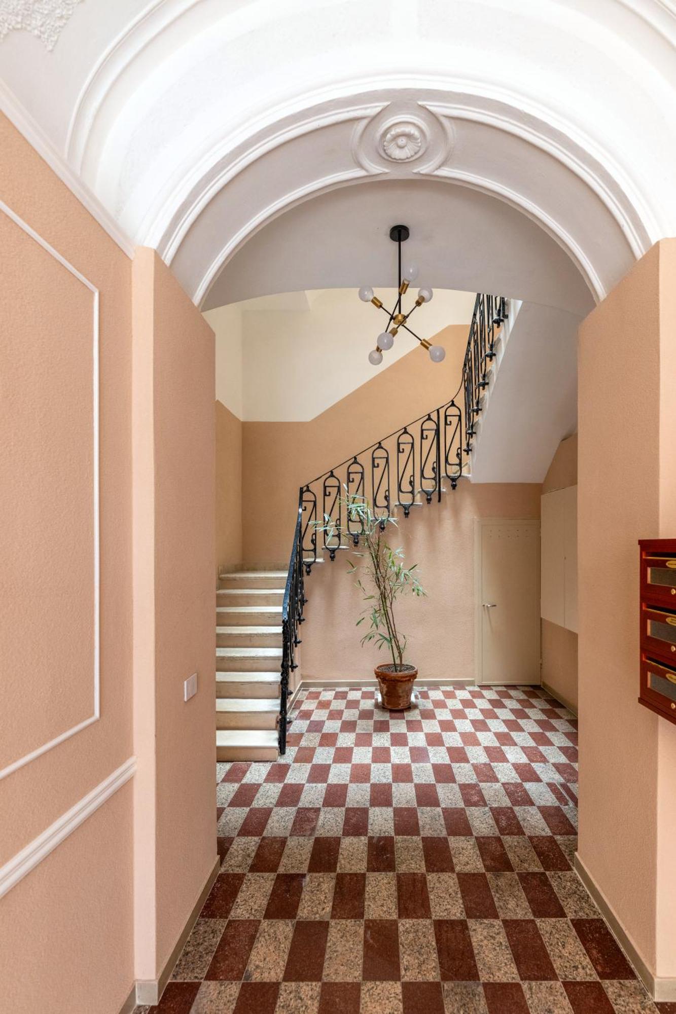 Modern Stone Apartment In The Heart Of Bari Eksteriør bilde