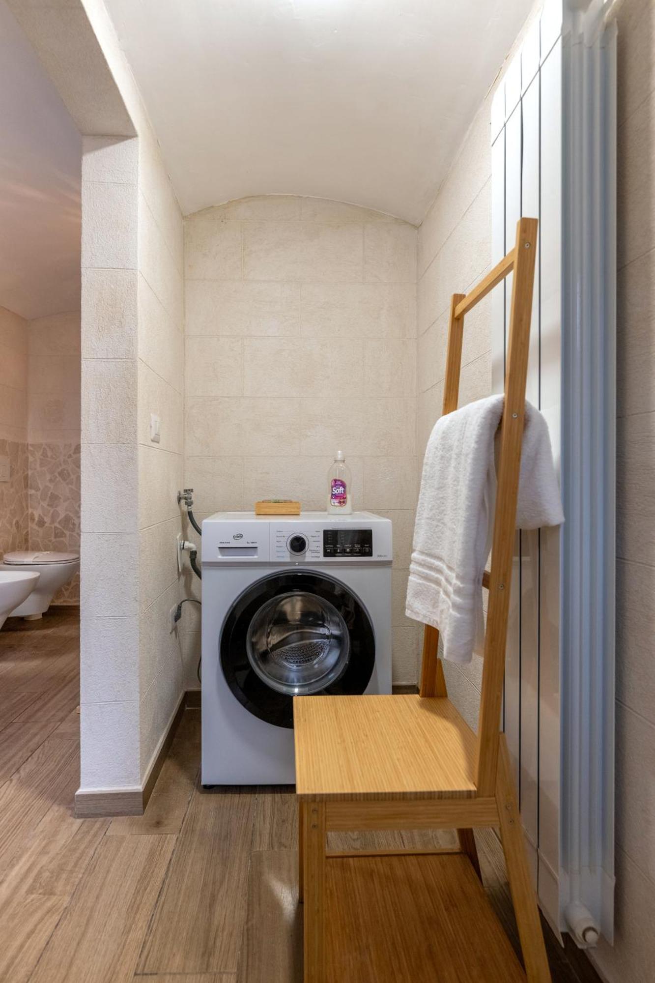 Modern Stone Apartment In The Heart Of Bari Eksteriør bilde