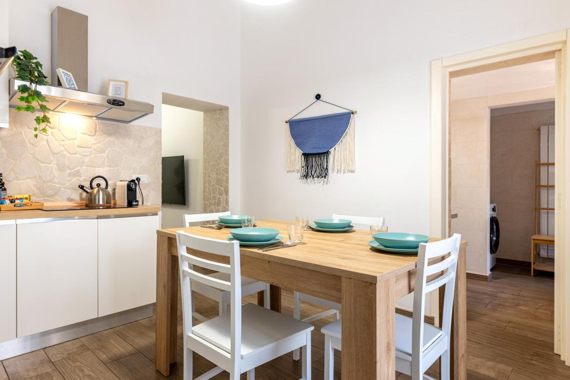 Modern Stone Apartment In The Heart Of Bari Eksteriør bilde